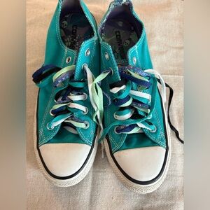 Converse Women Size 7 Sneakers Teal Blue Skull